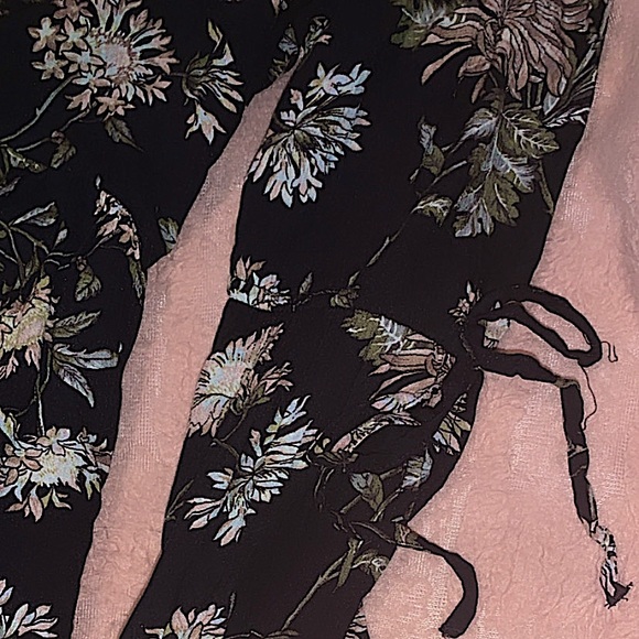 SHIPPING DISCOUNT‼️ Floral Longsleeve Dress - Picture 3 of 3